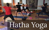 Cómo es una clase de Hatha Yoga integral