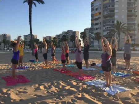 yoga Beach estudio sirsasana Urbanova Alicante